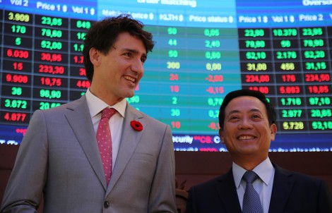 Thủ tướng Canada đánh cồng ở Sở Giao dịch chứng khoán TP HCM