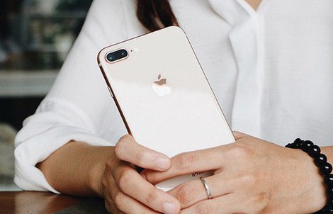 Khách hàng đặt cọc mua iPhone 8 sụt giảm mạnh