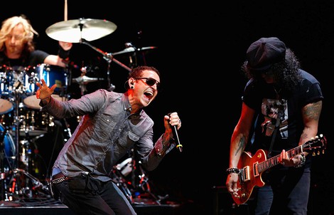 Sao sốc vì giọng ca chính nhóm Linkin Park tự tử