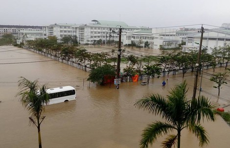 Nước lũ tại Huế lại lên, Đà Nẵng hàng ngàn hộ dân còn ngập