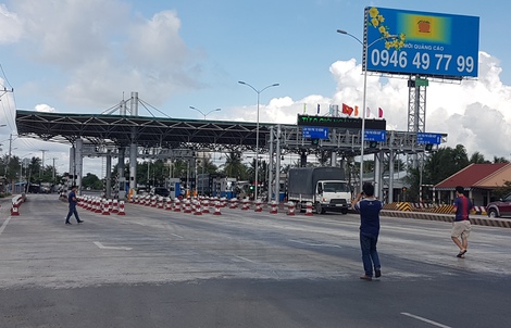 Trạm thu phí Cai Lậy "vườn không nhà trống"