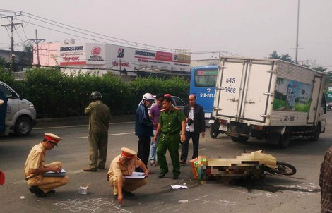 Đôi vợ chồng già gặp họa dưới bánh xe tải
