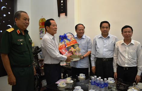 Lãnh đạo TP HCM thăm cán bộ cách mạng lão thành