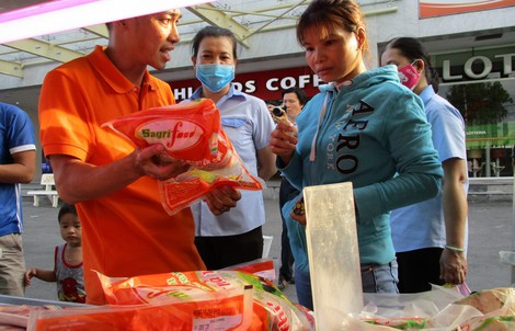 TP HCM đưa rau, thịt sạch xuống KCX bán cho công nhân