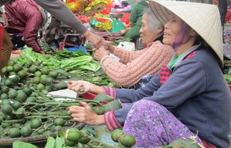 Chợ chỉ họp 3 ngày Tết đầu năm ở Huế bán mặt hàng gì?