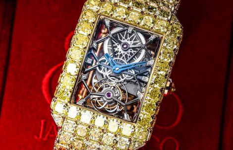 Cận cảnh chiếc đồng hồ nạm 127,45 carat kim cương