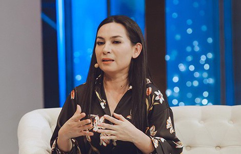 Phi Nhung rớt nước mắt kể về gia đình