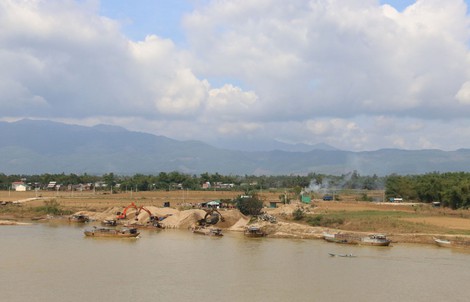 Cho khai thác để bình ổn giá cát (!?)