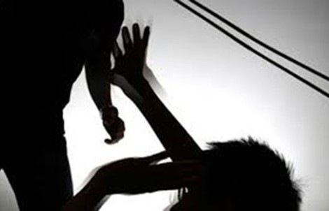 Bị bạo lực tình dục, nam sinh sát hại doanh nhân đồng tính