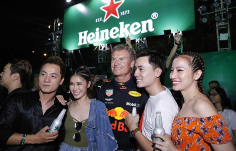 Mãn nhãn với màn trình diễn xe đua F1 của David Coulthard