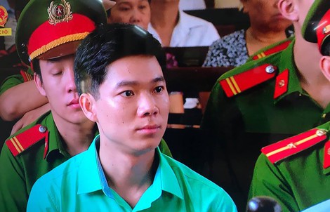 Bất ngờ hoãn tòa xử bác sĩ Hoàng Công Lương trong vụ 8 người chạy thận tử vong