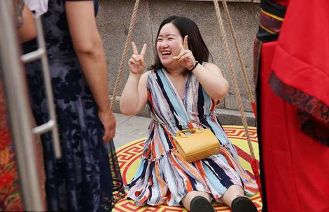 Khuyến mãi chỉ phụ nữ béo được hưởng tại công viên Trung Quốc