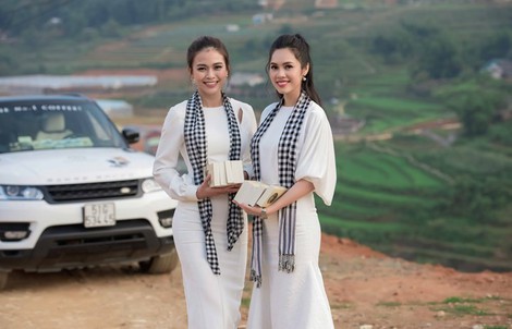 Á hậu Hoàng My lái xe chở Mâu Thủy vượt đèo lên vùng cao tặng sách