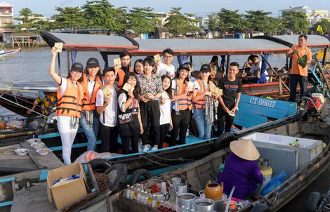 Chợ nổi Cái Răng rộn ràng khi xuất hiện dàn người đẹp là hoa hậu, á hậu