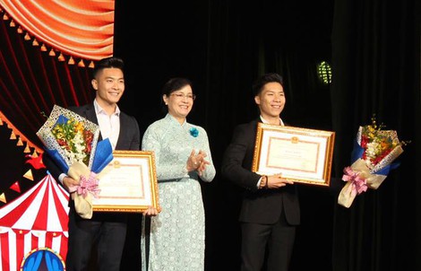 Quốc Cơ, Quốc Nghiệp xúc động trong đêm TP HCM vinh danh nghệ sĩ xiếc