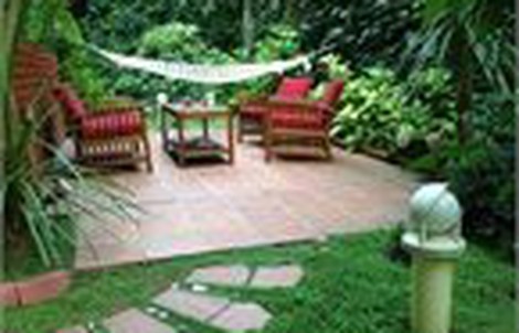 Ông giám đốc ê chề thấy vợ vào nhà nghỉ với người xe ôm