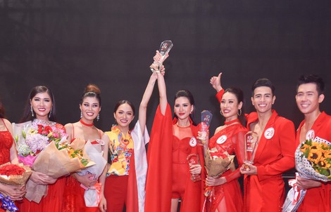 Hương Giang Idol đưa học trò đăng quang giải Vàng Siêu mẫu 2018