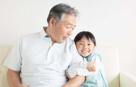 Ông bà nhận cháu làm con nuôi được không?