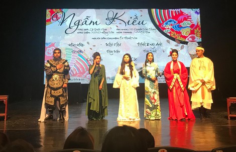 Nghệ sĩ miền Nam hút hồn khán giả thủ đô với "Ngẫm Kiều"