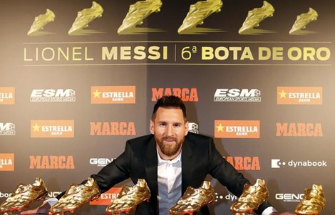 Nhận "Chiếc giày vàng" thứ 6, Messi tri ân hai nhân vật đặc biệt