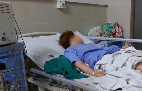 Hút mỡ bụng để nâng ngực, người phụ nữ đi cấp cứu trong đêm