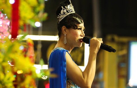 [eMagazine] - Trở về tuổi thơ với gánh lô tô giữa lòng thành phố