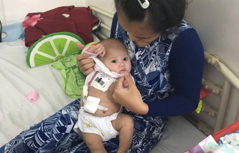 Cực nhọc mấy cũng phải cứu con...