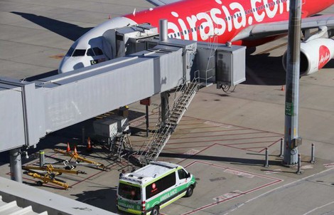 Bé 2 tháng tuổi tử vong trên máy bay AirAsia