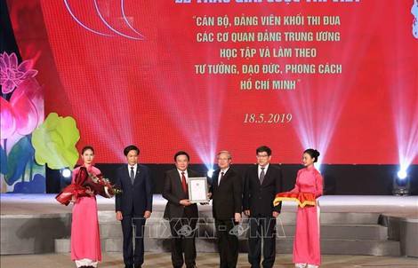 Trao giải cuộc thi viết về học tập và làm theo Bác