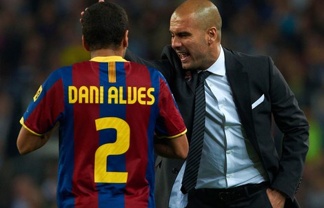 Pep Guardiola chèo kéo trò cũ Dani Alves đến Man City