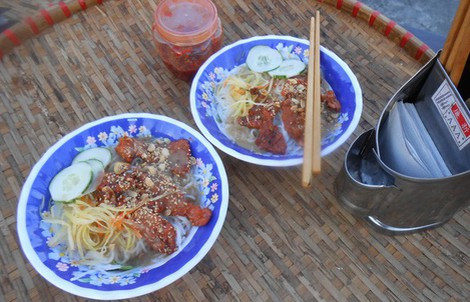 Ngọt lòng gánh bún thịt nướng Hội An