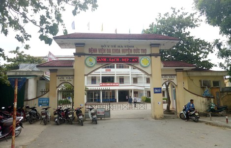 Bé trai sơ sinh tử vong với vết thương dài trên cổ