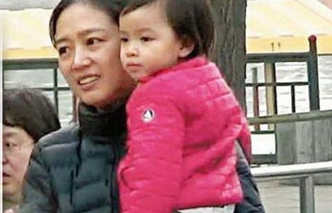 Lưu Đức Hoa gây tranh cãi khi cho con gái ăn chay từ lúc chào đời