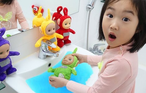 Sốc với chương trình tố các "Youtuber nhí" bị cha mẹ lạm dụng