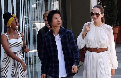 Angelina Jolie duyên dáng bên Pax Thiên, Zahara, Shiloh