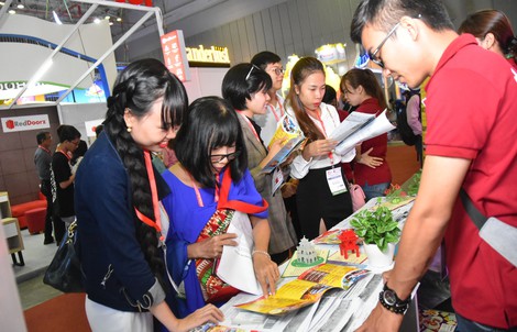 Chen nhau mua tour giá rẻ tại Hội chợ Du lịch quốc tế TP HCM