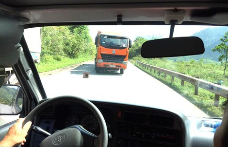 Gom đồ lẹ lên, có xe về Sài Gòn để ăn Tết rồi!