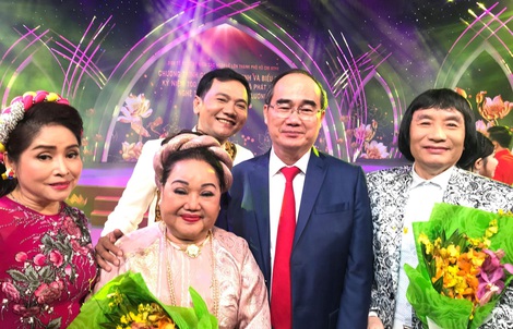 Tết chuột, cải lương sung mãn!