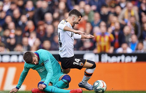 Gục ngã ở "hang dơi", Barcelona sắp mất ngôi đầu La Liga