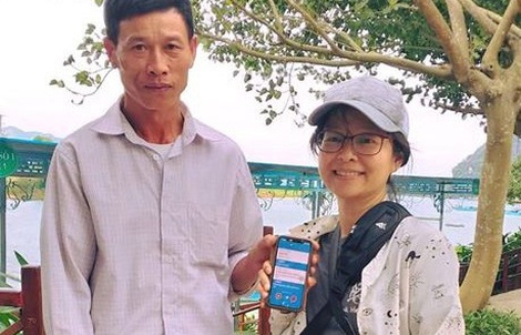 Trả lại 200 USD và điện thoại “xịn” cho du khách Trung Quốc bỏ quên