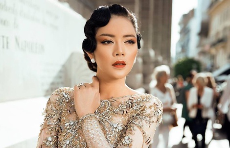 Lý Nhã Kỳ khoe "đập hộp" hàng hiệu không kém Ngọc Trinh