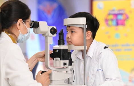 Prudential và Quỹ bảo trợ trẻ em Việt Nam tiếp tục đồng hành vì ánh mắt trẻ thơ