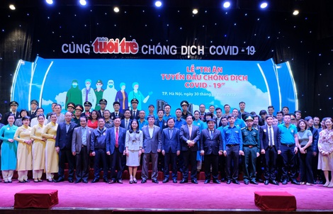 Tri ân y bác sĩ và người tình nguyện chống dịch Covid-19