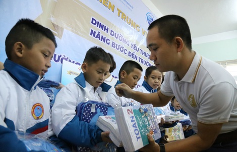 Sữa Cô Gái Hà Lan nâng bước đến trường cho hơn 1.700 học sinh Quảng Trị