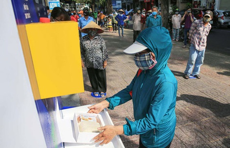 Xây bản sắc văn hóa đô thị TP HCM: "Bán bà con xa mua láng giềng gần"