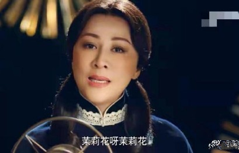 Ở tuổi 52, Lưu Gia Linh bị "ném đá" khi hóa thân thành thiếu nữ