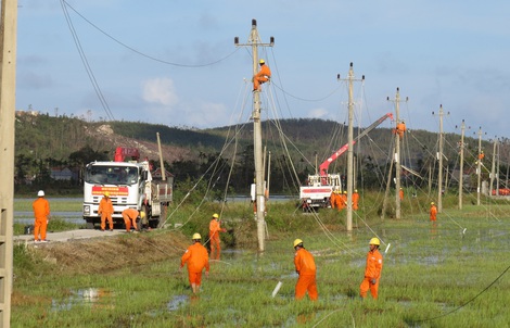 Tháng tri ân khách hàng: Điện lực miền Nam hướng về miền Trung