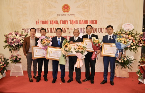 6 nghệ nhân PNJ được phong tặng danh hiệu Nghệ nhân ưu tú ngành kim hoàn