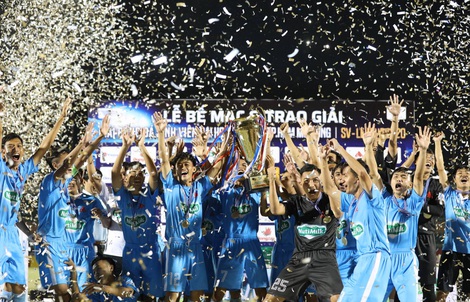 Cựu trợ lí trọng tài FIFA đưa Trường Đại học Cần Thơ đăng quang SV-League 2020