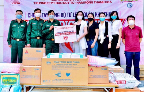 Trao tặng vật tư y tế, trang thiết bị phòng chống dịch COVID-19 cho các đồn Biên phòng